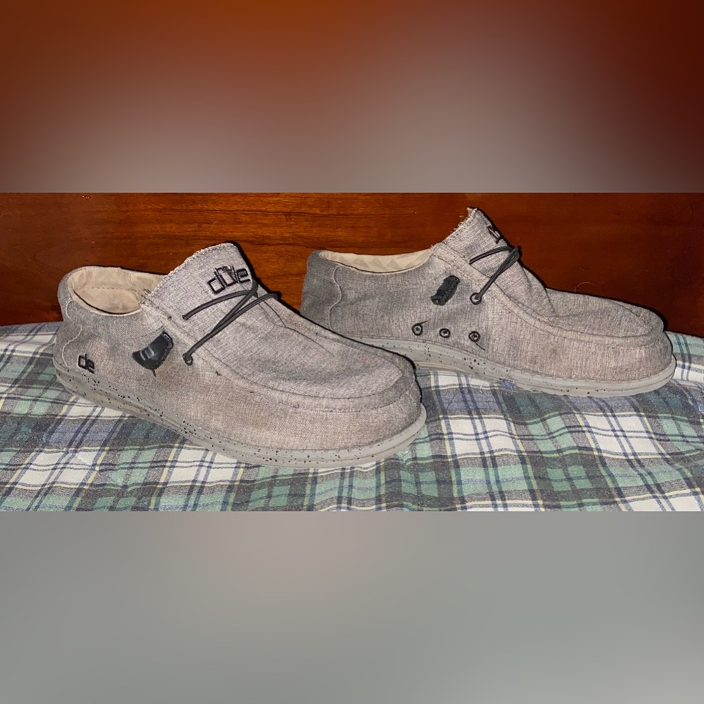Men’s hey dudes size 10